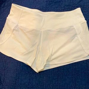 NEW Lululemon 2.5” shorts